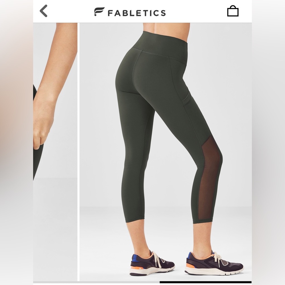 Fabletics on the go power hold high waisted capri leggings Size: XL